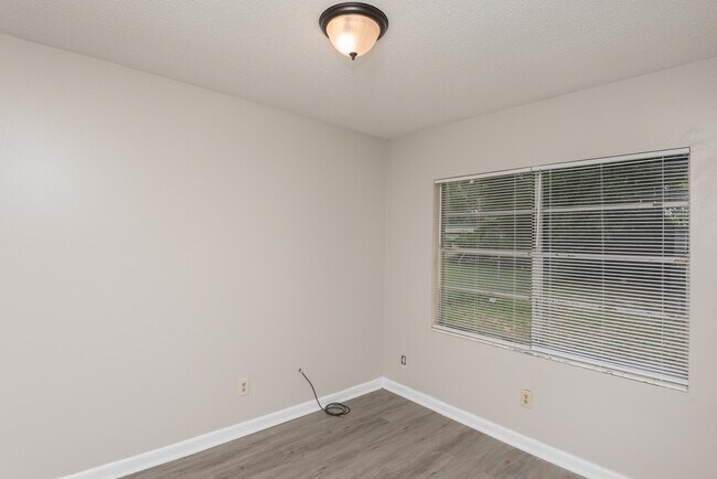 Building Photo - 6404 Dunbar Rd