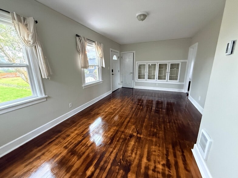 Building Photo - 2115 Wetmore Ave