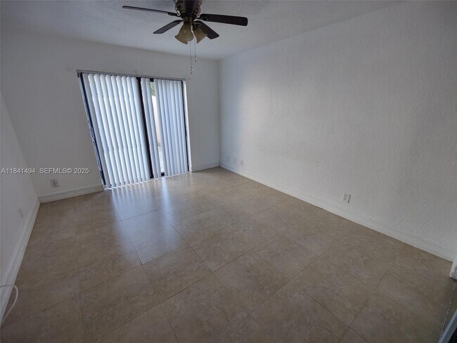 Building Photo - 616 Executive Center Dr