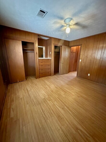 Building Photo - 207 Auburn Dr