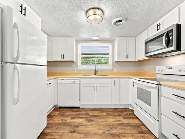 Building Photo - 314 Linwood Dr