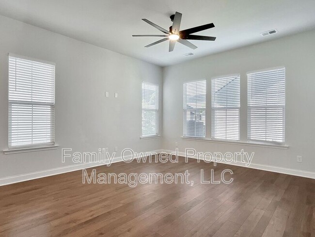 Building Photo - 420 W Respite Ln