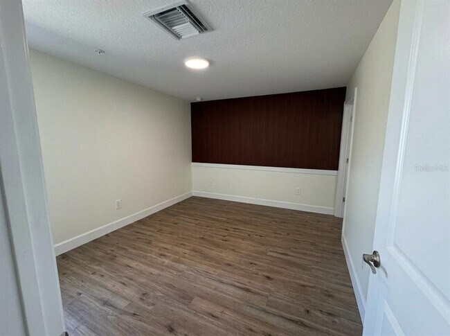 Building Photo - 2232 Florida Dr