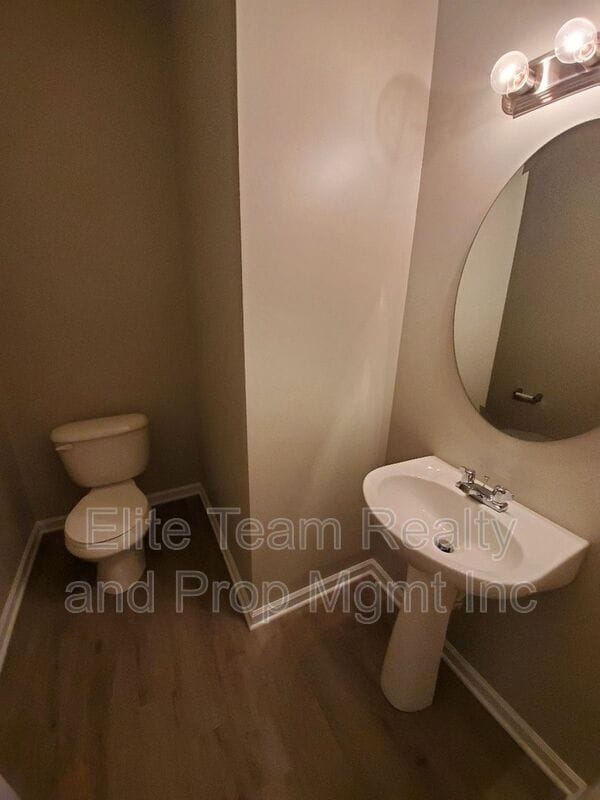 Building Photo - 12676 Persimmon Tree Dr