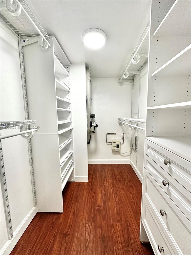 Building Photo - 2301 NE 14th Street Causeway