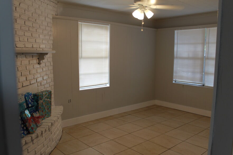 Building Photo - 849 Nantes Way