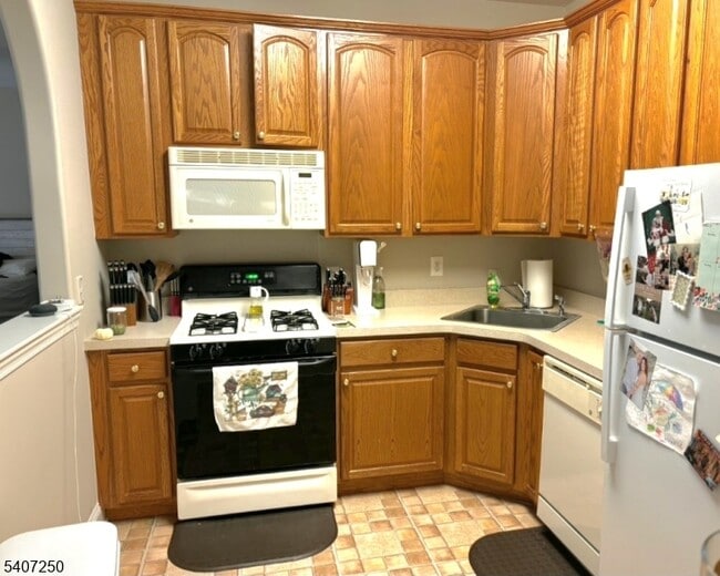 Building Photo - 95 Limerick Ln