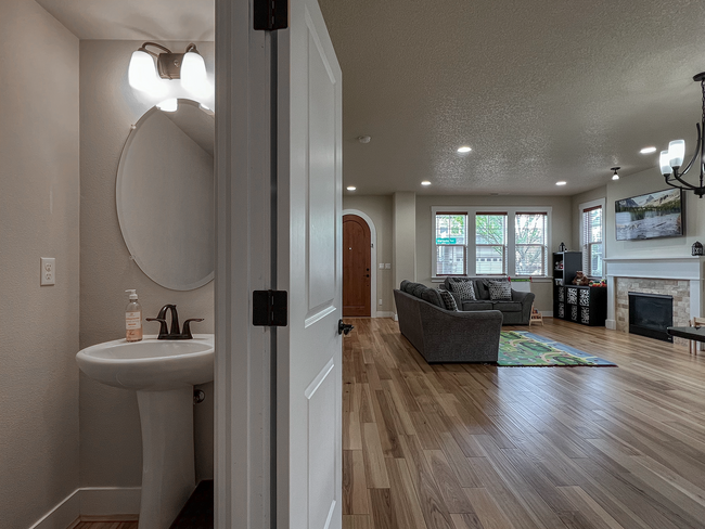Building Photo - Enjoyable 4-Bed, 2.5-Bath Corner Lot Home ...