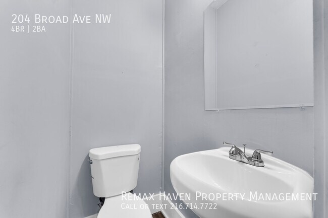 Building Photo - 204 Broad Ave NW