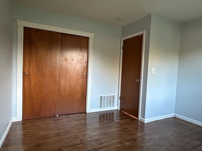 Building Photo - 120 Bessie Ln