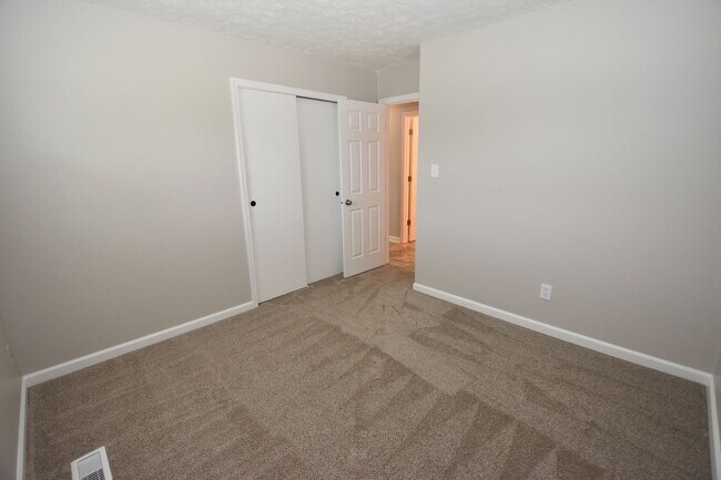 Building Photo - 1439-1441 Coachlite Dr
