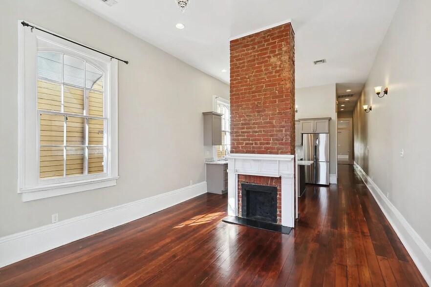 Building Photo - 2823 Baronne St