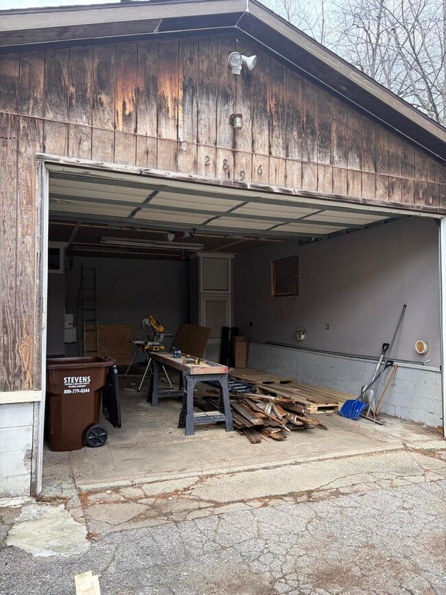 Building Photo - 2866 Golfside Rd