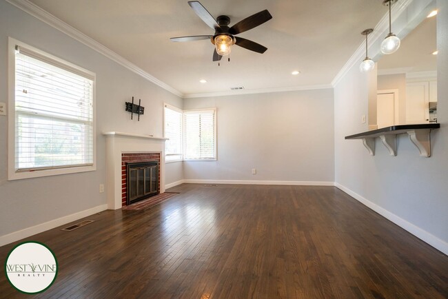 Building Photo - Gorgeous Single Story Home w/ Expansive Ba...