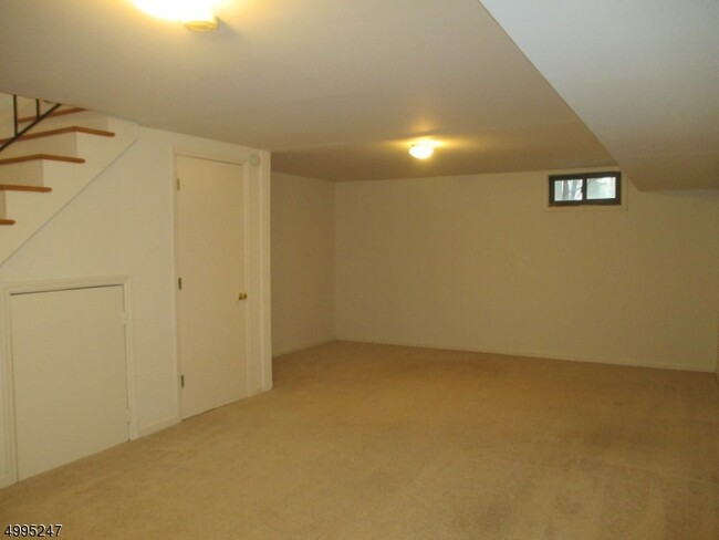 Building Photo - 181 Long Hill Rd