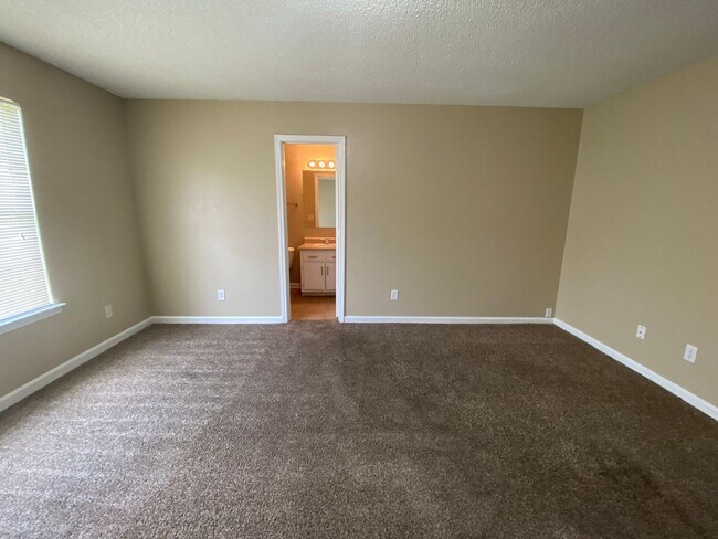 Building Photo - 4832 Royal Run Dr