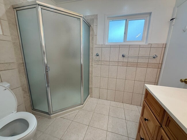 Building Photo - Spacious 3BR Home with Central AC & Private Yard in Baldwin Park