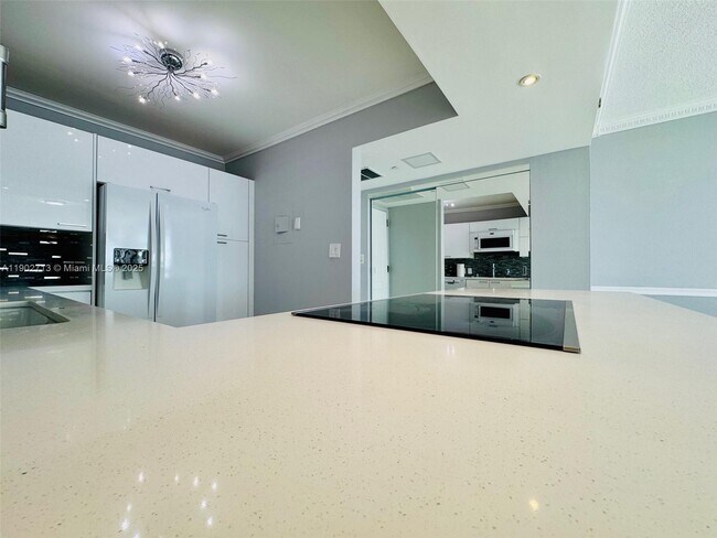 Building Photo - 3625 N Country Club Dr