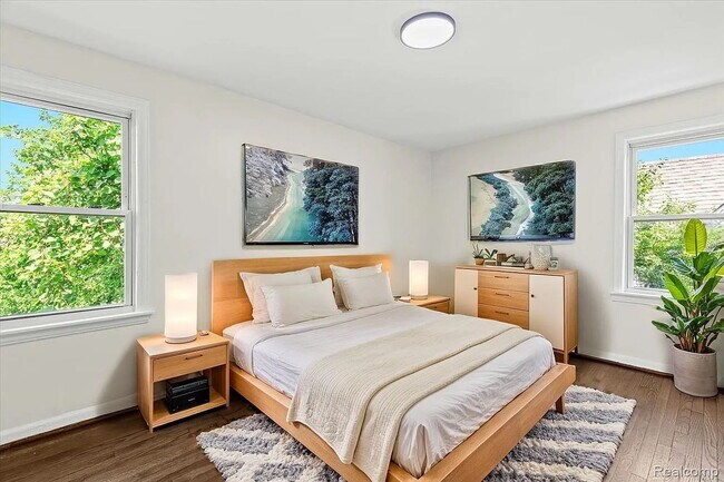 Building Photo - Modern 3-Bedroom Home with Generous Space and Style