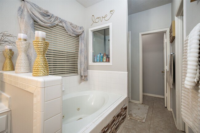 Building Photo - 1631 Crescent Shores Ln