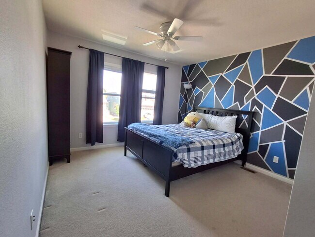 Building Photo - Beautiful Aurora Home - 4 Bedroom, 3 Bathrooms in Excellent Condition!