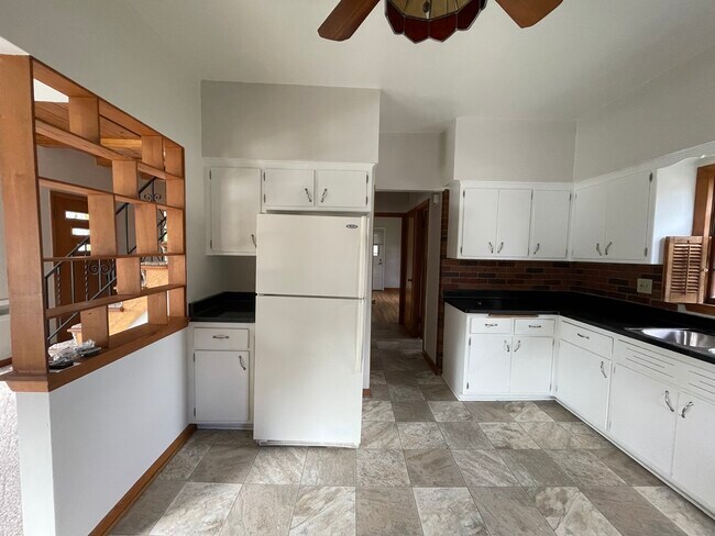 Building Photo - 3958 E Plankinton Ave