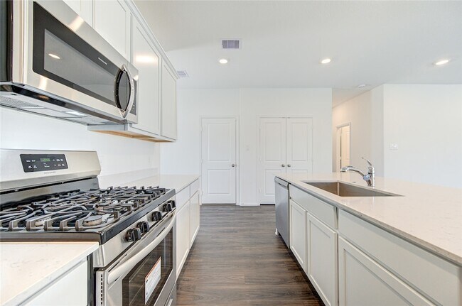 Building Photo - 5023 Lavaridge Dr