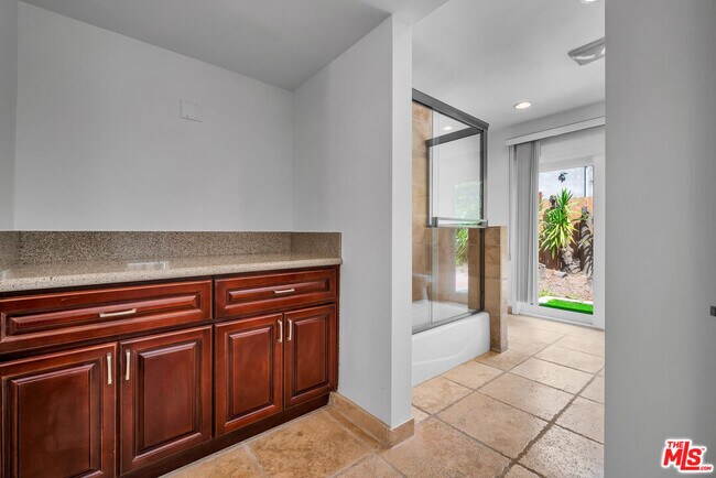 Building Photo - 2925 Dona Susana Dr