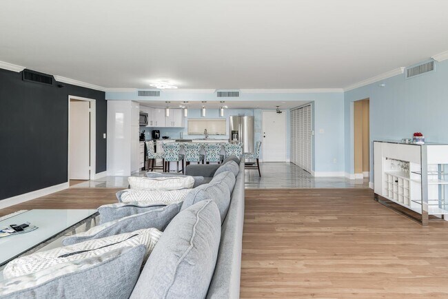 Building Photo - 2480 Presidential Way