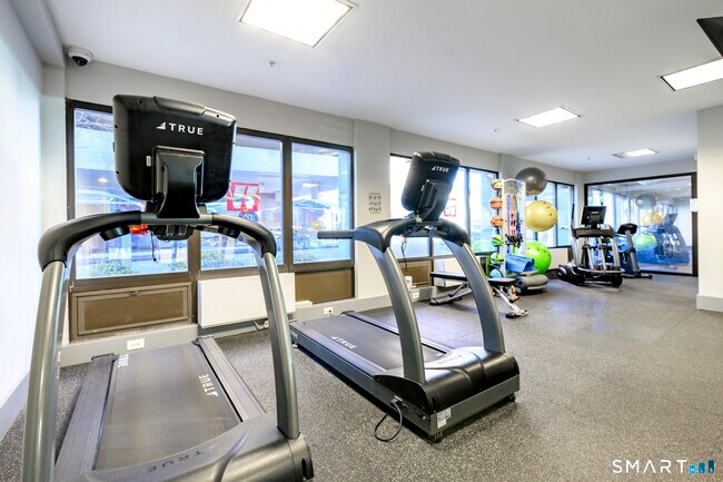 Building Photo - 300 Broad St