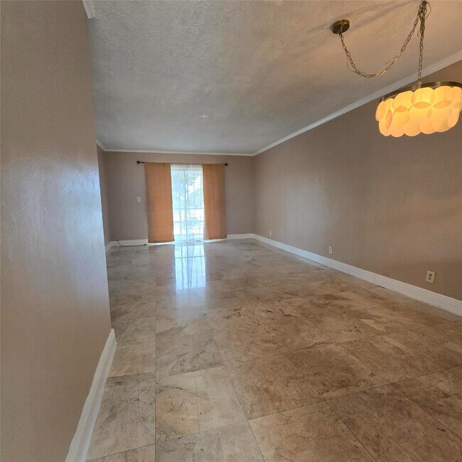 Building Photo - 2301 NE 14th Street Causeway