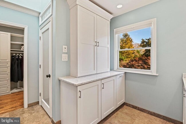 Building Photo - 1107 Savile Ln