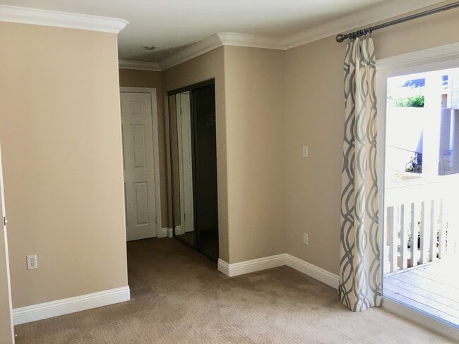 Building Photo - 2210 Canyon Dr