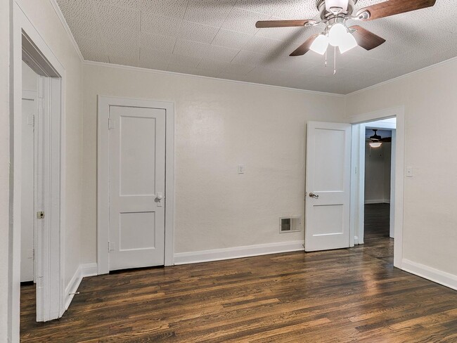 Building Photo - 3 Bedroom 1 Bath home in Shawnee!