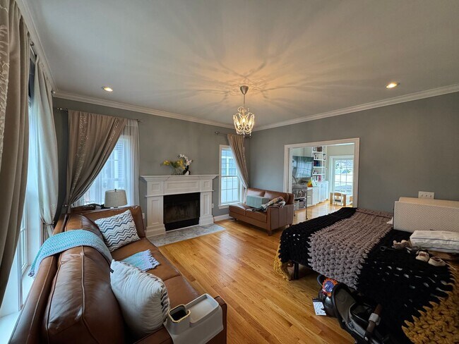 Building Photo - Waltham 3 bed 2.5 Bath