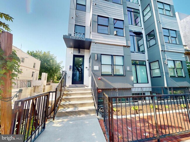 Building Photo - 927 Kennedy St NW