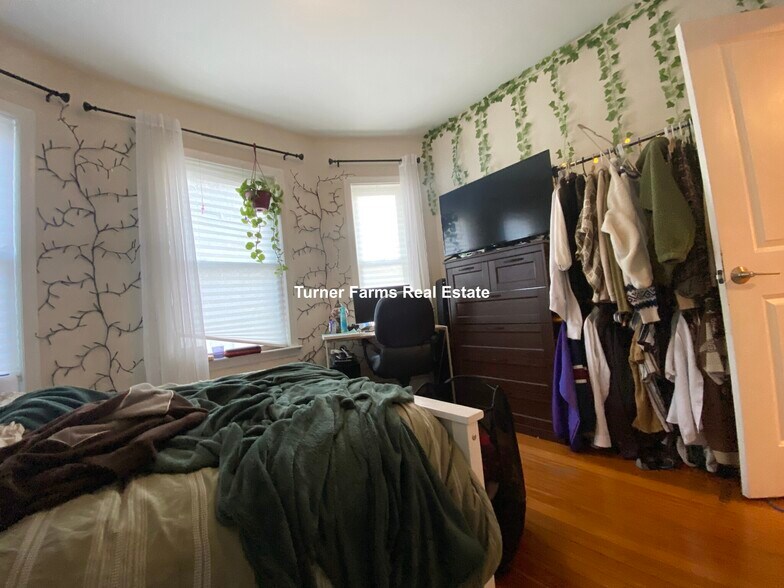 Building Photo - 14 Parker Hill Ave