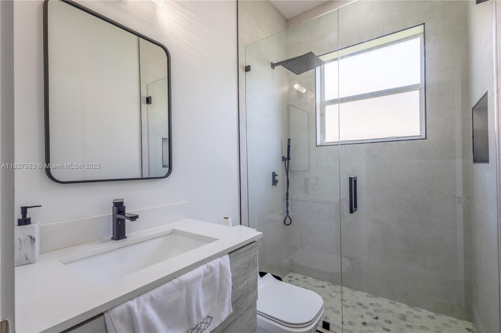 Building Photo - 649 SW 168th Way