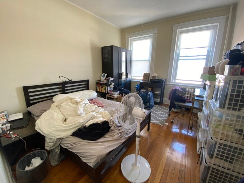 Building Photo - 19 Woodstock Ave