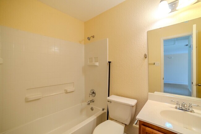 Building Photo - "Spacious 4-Bedroom Retreat with 2.5 Baths...