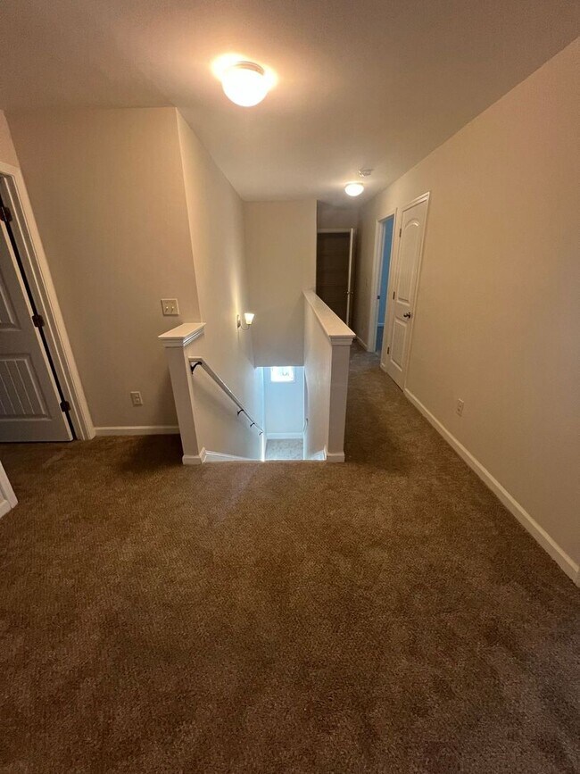 Building Photo - Beautiful 4-Bedroom Home with Gourmet Kitchen and Spacious Master Suite in Swim/Tennis Community