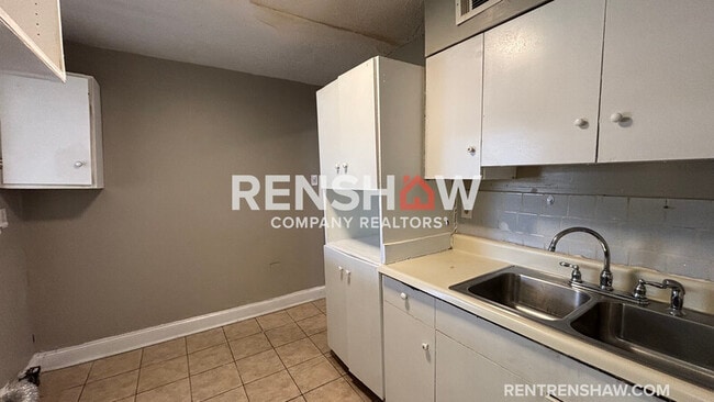 Building Photo - 4694 McCrory Ave