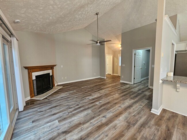 Building Photo - NEW LISTING!!!!!