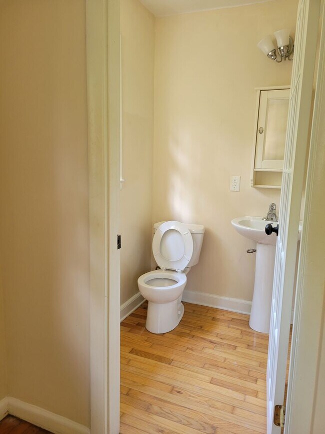Building Photo - 3 bedroom house in Athens!