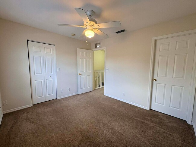Building Photo - 2/2.5 Townhome in Fort Myers for Rent