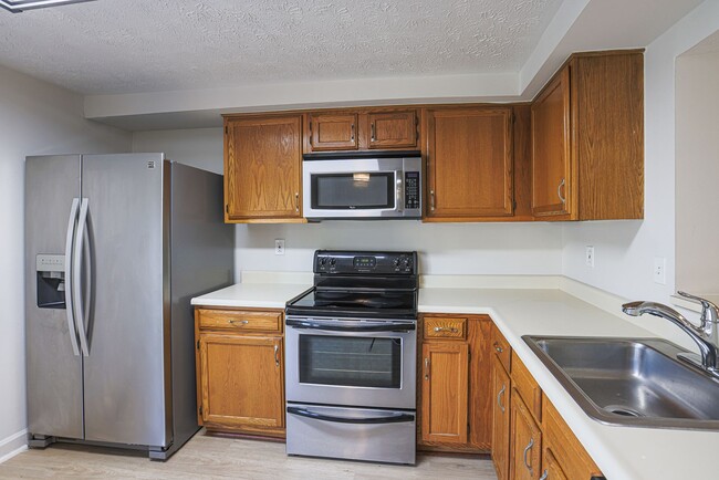 Building Photo - Beautiful 3 Bedroom 2 Full Bath Move-In Re...