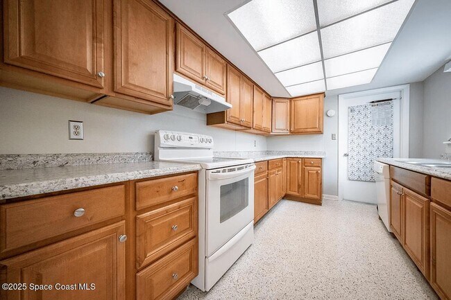 Building Photo - 319 Coral Reef Dr