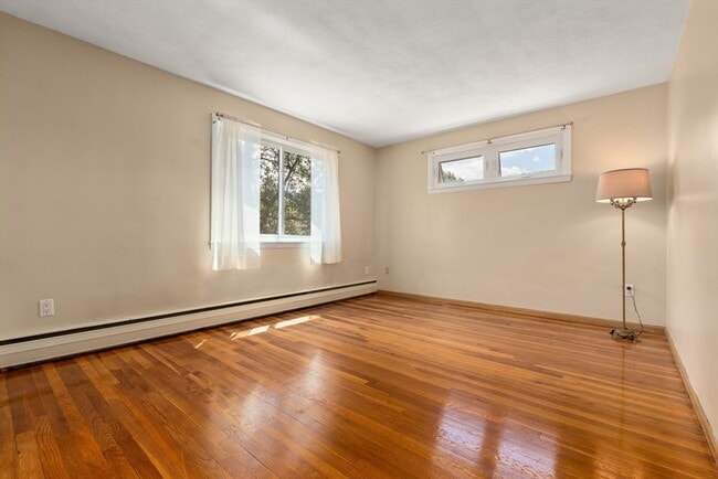 Building Photo - 76 Lionel Ave