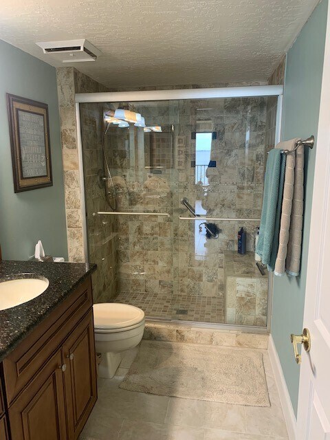 Master Bathroom - 201 International Dr