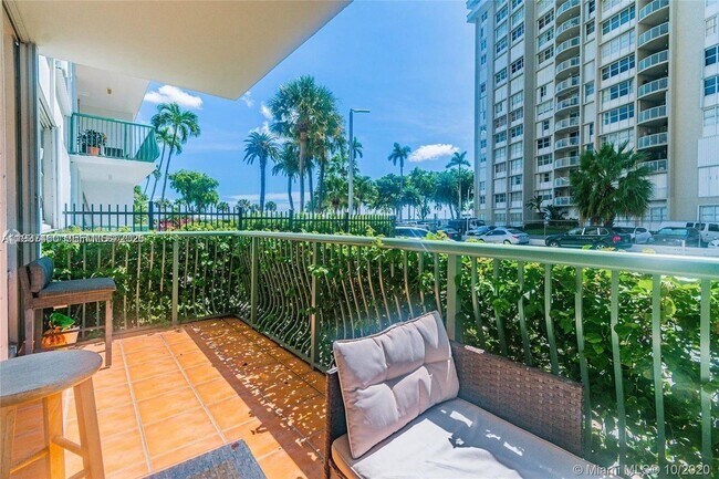 Building Photo - 1408 Brickell Bay Dr